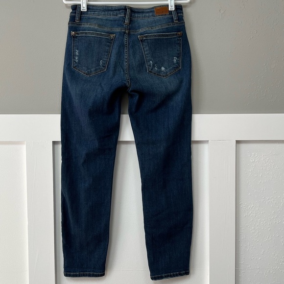 Judy Blue Mid-Rise Relaxed Fit Distressed Girlfriend Jeans - Picture 9 of 11